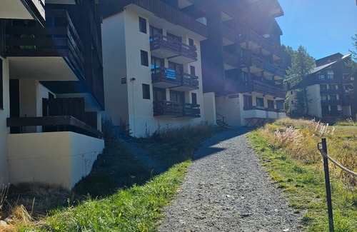 Isola Apartment | Apartment 'Les Pins Cembro' with Mountain View and Wi-Fi