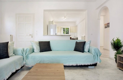 Xirokastello Apartment | Apartment 'Levante Breeze 2' with Sea View, Wi-Fi and Air Conditioning