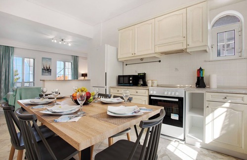 Xirokastello Apartment | Apartment 'Levante Breeze 2' with Sea View, Wi-Fi and Air Conditioning