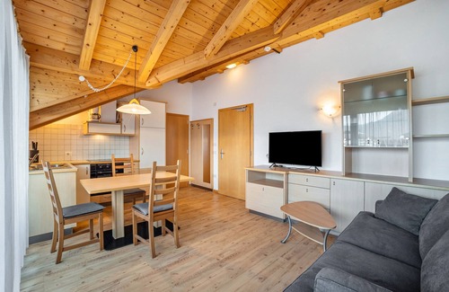 Naz Apartment | Apartment 'Linder 21' with Mountain View, Shared Pool and Wi-Fi