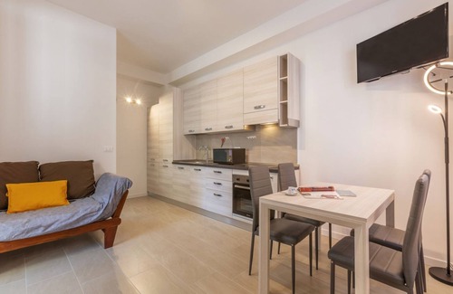 San Donato Apartment | Apartment located on the ground floor of a building.In 39 square meters of space it comfortably accommodates 2 people with a double bedroom.There is an uncovered parking space for the exclusive use of guests.The neighborhood is well served with two super