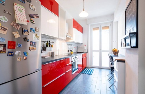 Parma City Centre Apartment | Apartment located on the first floor of a building equipped with a lift (not suitable for disabled people).In 88 m2 of space it accommodates 4 peopleThe property is located in a strategic point near the train station and the historic center of Parma, con