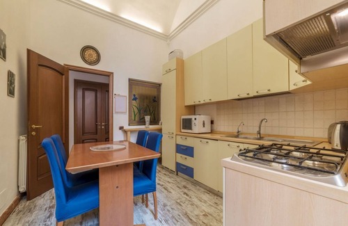 Esquilino Apartment | Apartment located on the second floor of an elegant building with a lift (not suitable for the disabled, only 2 people can enter at a time)In 140 square meters of space, it can comfortably accommodate up to 9 adultsWe are in the Esquilino district, one o