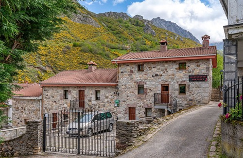 Caunedo House | Apartment 'Lorences C' with Mountain View