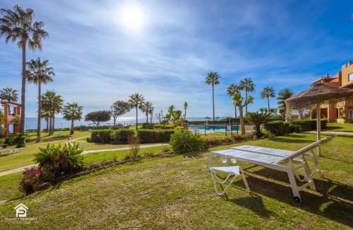 New Golden Mile Apartment | Apartment Los Molinos on the beachfront with pool