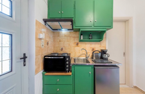 Almiros Beach Apartment | Apartment 'Lotus 1' with Sea View, Wi-Fi and Air Conditioning