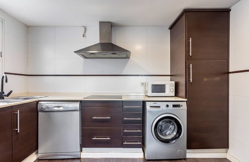 La Carrasca Apartment | Apartment 'Malvarrosa' with Balcony and Wi-Fi