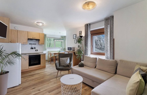 Muhlbach Apartment | Apartment 'Maria Beatrice Verde' with Lake View, Private Terrace and Wi-Fi