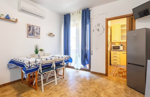 La Pietraia Apartment | Apartment 'Marina' with Balcony, Wi-Fi and Air Conditioning