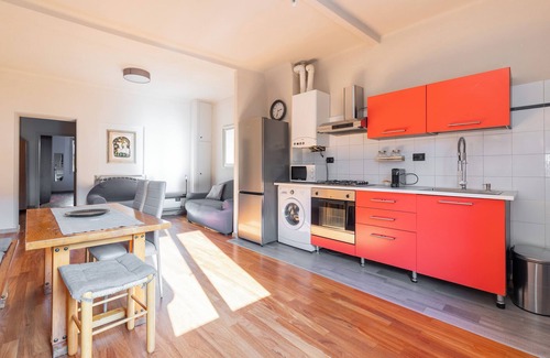 Historic Center Apartment | Apartment 'Mirasole House' with Wi-Fi and Air Conditioning