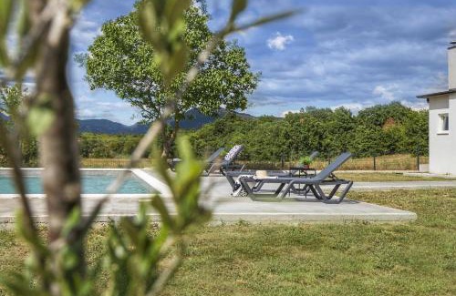 Ripenda Verbanci Apartment | Apartment Mirna with Swimming Pool