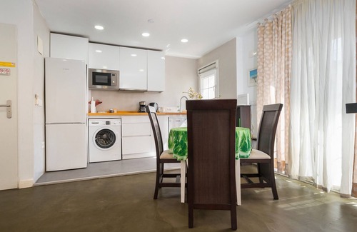 San Vicente Apartment | Apartment 'Moderno Y Luminoso' with Wi-Fi and Air Conditioning