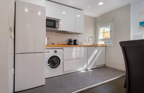 San Vicente Apartment | Apartment 'Moderno Y Luminoso' with Wi-Fi and Air Conditioning