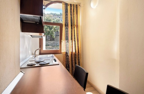 Moneglia Apartment | Apartment Monolocale Moneglia 24 close to the Beach with Shared Pool & Wi-Fi