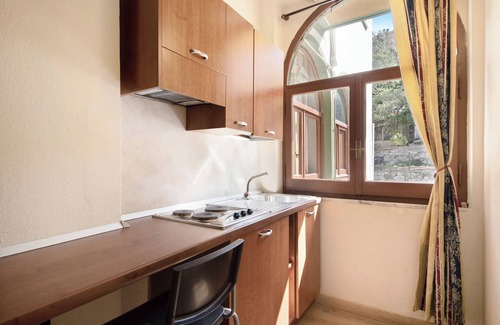 Moneglia Apartment | Apartment Monolocale Moneglia 24 close to the Beach with Shared Pool & Wi-Fi