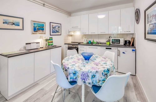 Njivice Apartment | Apartment Moracea near the beach