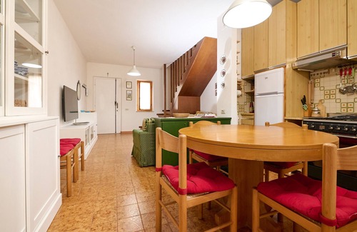 Marina di Castagneto Carducci Apartment | Apartment 'Nice Holiday Home' with Private Garden