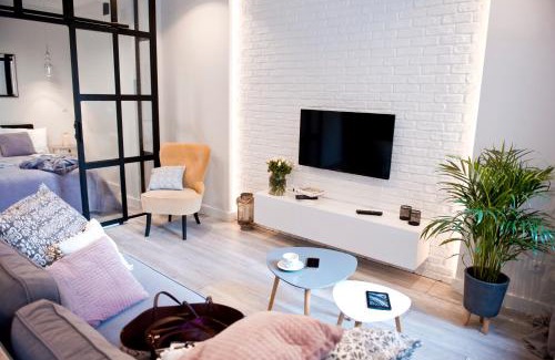 Muranow Apartment | Apartment next to the Old Town & Krasinski garden
