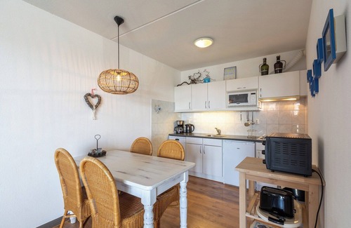 Julianadorp aan zee Apartment | Apartment by Dunes with Balcony Views