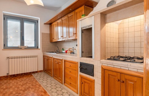 Selva di Fasano House | Apartment 'Oasi Di Pace' with Mountain View, Wi-Fi and Air Conditioning