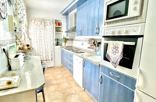 La Herradura Apartment | Apartment "Oasis" Near the Beach with Sea View, Pool, Wi-Fi & Terrace