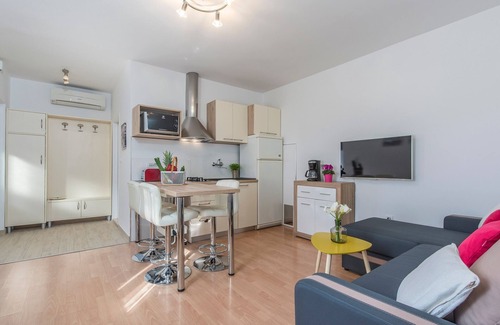 Kukci Apartment | Apartment Oliveto with pool in Porec