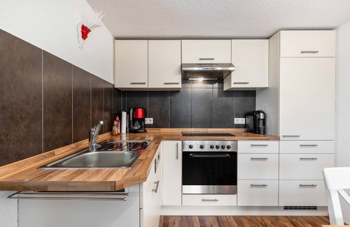 Schwarzenbach Apartment | Apartment 'On the Ground Floor' with Private Terrace, Shared Garden and Wi-Fi