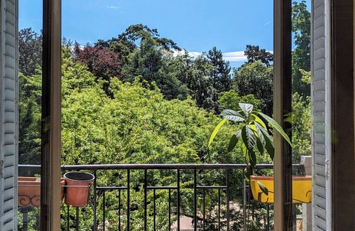 Chambery Apartment | Apartment overlooking park, near train station and historic center