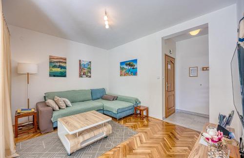 Porec Apartment | Apartment Pavluk with Balcony