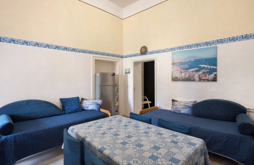Vico Equense Apartment | Apartment 'Penisola 1' with Shared Terrace, Wi-Fi and Air Conditioning