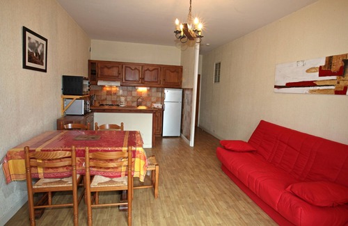 Esquieze-Sere Apartment | Apartment 'Petit Vignemale' with Mountain View, Shared Garden and Wi-Fi