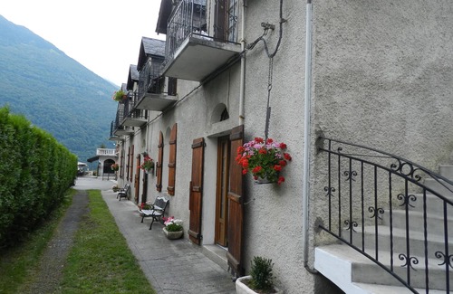 Esquieze-Sere Apartment | Apartment 'Petit Vignemale' with Mountain View, Shared Garden and Wi-Fi