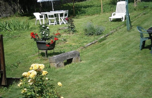 Esquieze-Sere Apartment | Apartment 'Petit Vignemale' with Mountain View, Shared Garden and Wi-Fi