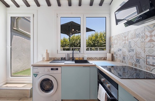 Arenys de Mar Apartment | Apartment 'Portblanc Front' with Sea View, Wi-Fi and Air Conditioning