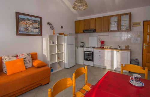Punta Kriza Apartment | Apartment Punta Orange 5m from the sea, island Cres