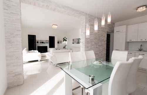 Selce Apartment | Apartment Queens III with Sea View in Selce