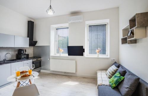 Brzezinka Apartment | Apartment Quiet Street 11/5E