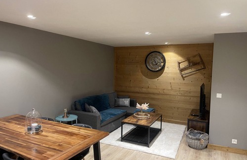 Vailly Apartment | Apartment rental per night, per week.