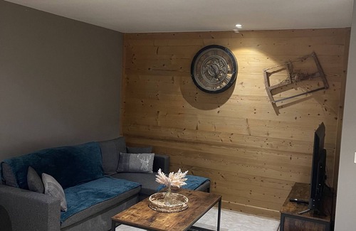 Vailly Apartment | Apartment rental per night, per week.