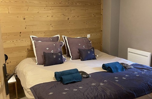 Vailly Apartment | Apartment rental per night, per week.