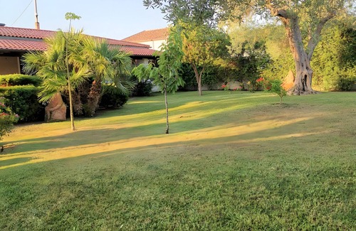 Alghero Apartment | Apartment 'Rosmarino' with Shared Pool, Wi-Fi and Air Conditioning