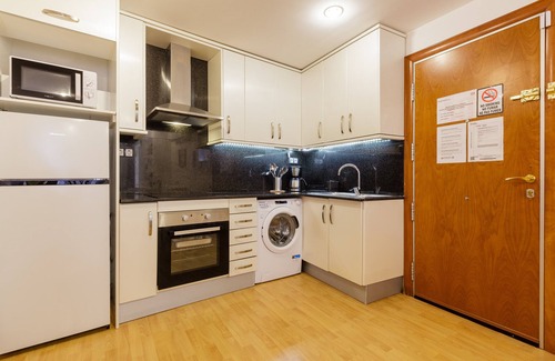 Canet de Mar Apartment | Apartment 'Sauc Beach' with Private Terrace, Wi-Fi and Air Conditioning