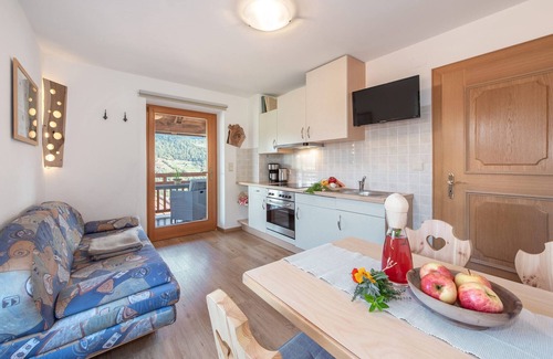Brie Apartment | Apartment “Schlern - Heigler Hof” with Mountain View, Wi-Fi, Balcony, Sauna & Terrace