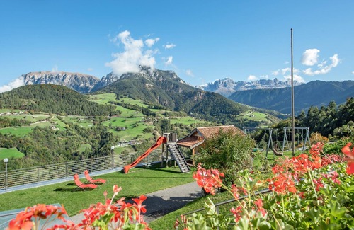 Brie Apartment | Apartment “Schlern - Heigler Hof” with Mountain View, Wi-Fi, Balcony, Sauna & Terrace