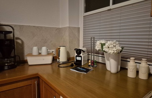 Ortsmitte Apartment | Apartment 'Schmallenberger MauerBlümchen' with Private Terrace and Wi-Fi