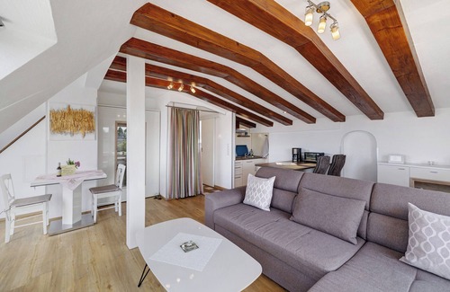 Meersburg Apartment | Apartment 'Seeblick' with balcony, mountain and lake view