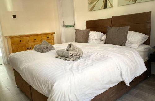 Newport Apartment | Apartment - Sleeps 2 - Parking - WiFi