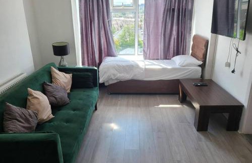Newport Apartment | Apartment - Sleeps 2 - Parking - WiFi