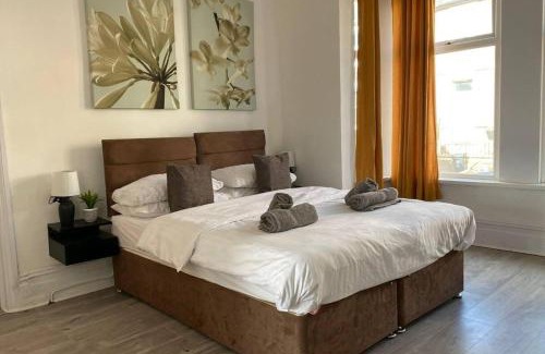 Newport Apartment | Apartment - Sleeps 2 - Parking - WiFi