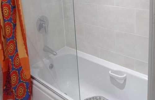 Alibon Apartment | Apartment - Sleeps 4 - Parking - WiFi